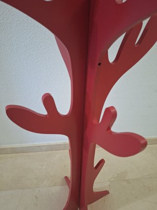 Perchero ÁRBOL infantil rojo granate 120cm