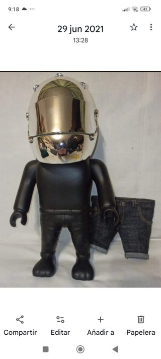 Figura Bulldog Jack Jones con Casco