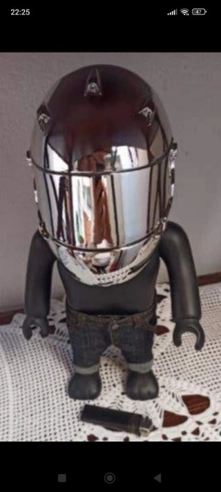 Figura Bulldog Jack Jones con Casco