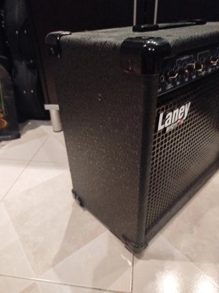 Guitarra Eléctrica y amplificador