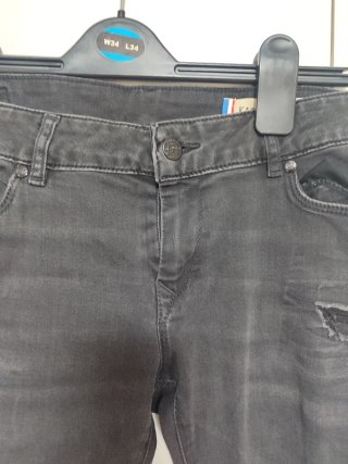 Pantalón vaquero negro