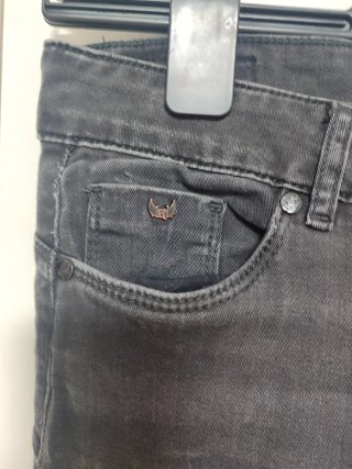 Pantalón vaquero negro