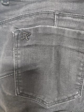 Pantalón vaquero negro