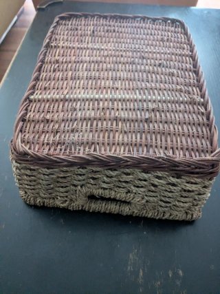 Cesta de mimbre y cañamo beige y marrón