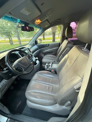 KIA Carnival 2011