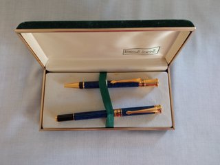 Estuche de bolígrafo y pluma