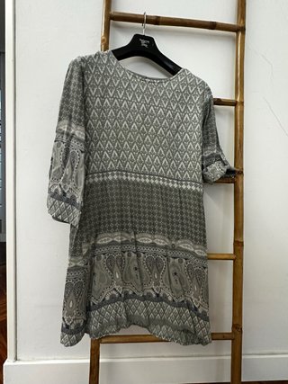 Vestido fluido estampado geométrico y de cachemir
