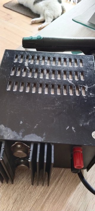 Fuente de alimentación de 220v.a 12v.Marca Jesiva