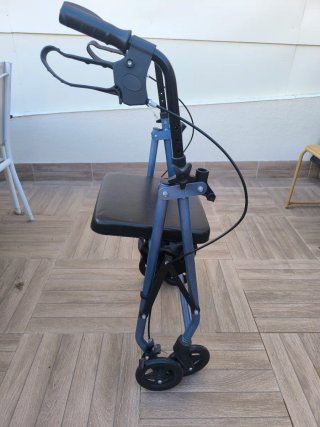 Andador plegable 4 ruedas con freno y bolsa