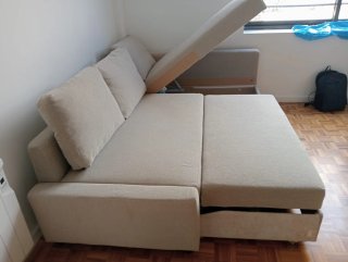 Sofá cama beige con almacenaje