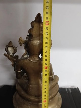 Escultura de bronce budista sentada