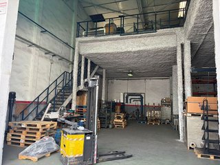 Nave industrial en venta en Almeda - El Corte Inglés en Cornellà de Llobregat