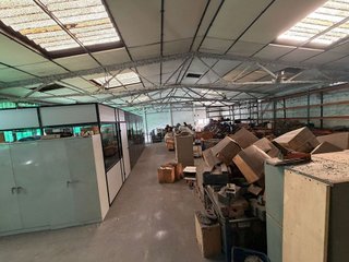 Nave industrial en venta en Almeda - El Corte Inglés en Cornellà de Llobregat