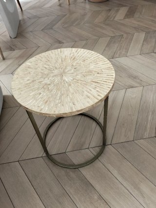 Mesa auxiliar nácar y metal dorado modelo  Sontay