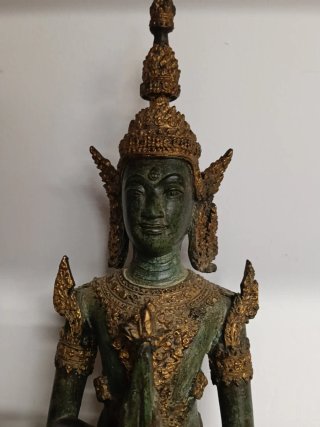 Escultura de bronce estilo asiático