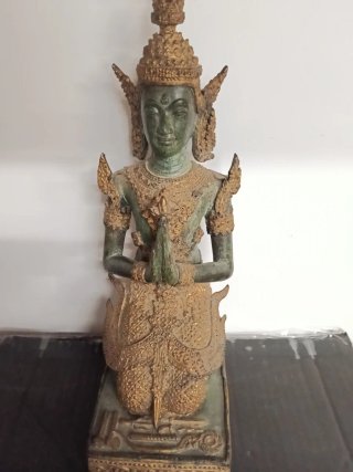 Escultura de bronce estilo asiático