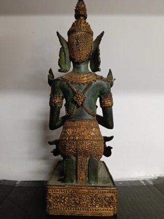 Escultura de bronce estilo asiático