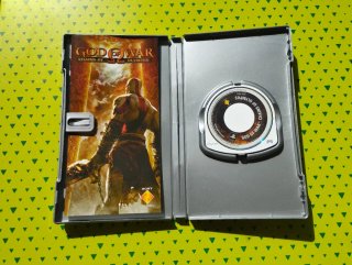PSP Street + God of War Chains of Olympus