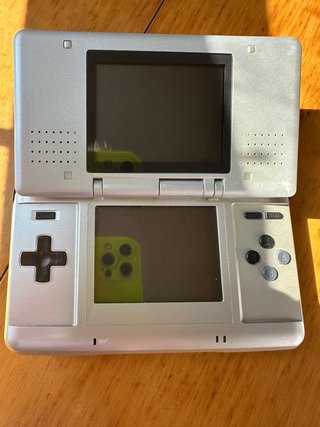Consola Nintendo DS Plata + Juego Mario vs Donkey