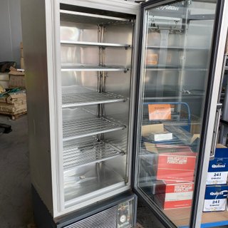 Congelador expositor vertical Berna ESL 033