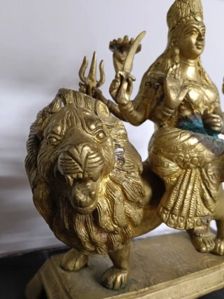 bronce de Durga montando león siglo XXVII