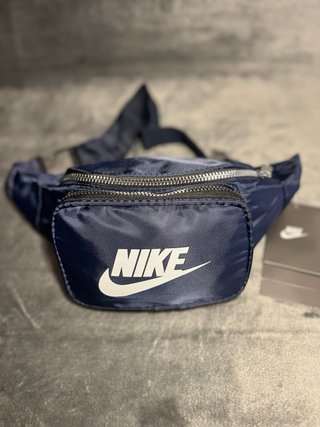 Riñonera Nike Azul marino deportiva o para vestir