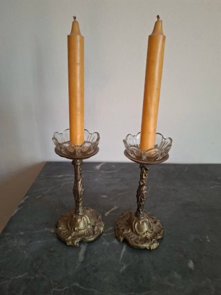 Coppia di candelabri antichi in ottone e cristallo
