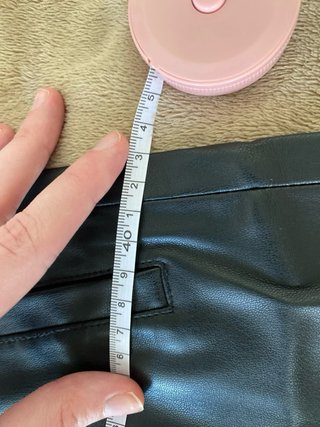 Pantalón efecto piel Zara negro