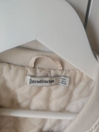 Lote 3 chaquetas bomber roja, beige, negra t M