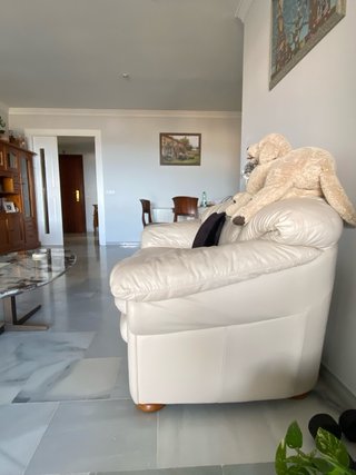 Divano in pelle beige a 2 posti