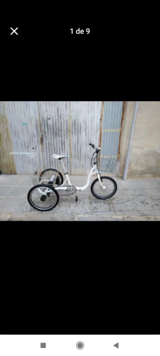 Triciclo blanco con cesta