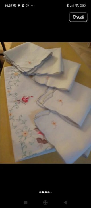 Tovaglietta con 6 tovagliolini ricamati