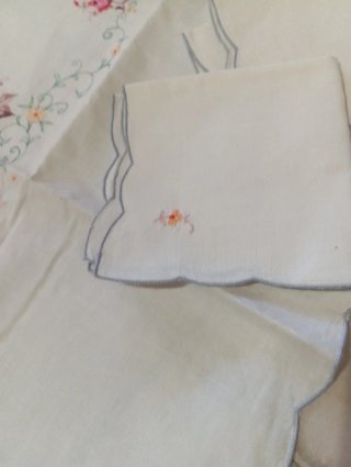 Tovaglietta con 6 tovagliolini ricamati
