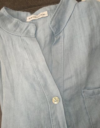 Camisa / Blusa azul clara tipo vaquero
