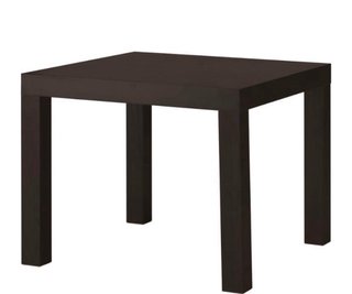 Mesa auxiliar marrón de madera