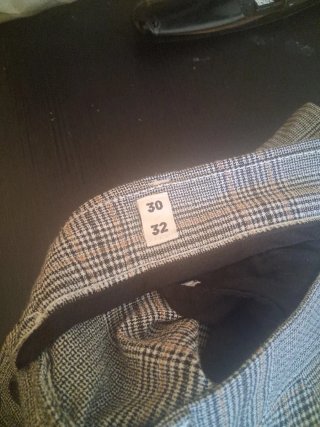 Pantalones de cuadros grises y marrones