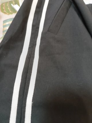 Pantalón largo y ancho negro y blanco