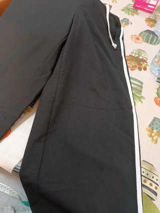Pantalón largo y ancho negro y blanco