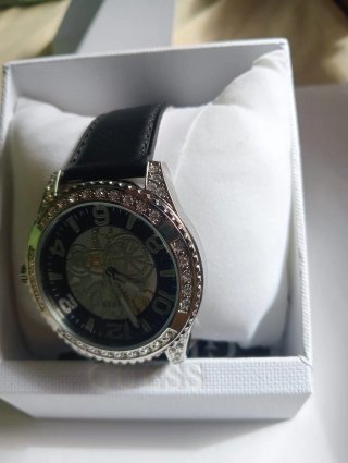 Reloj Guess Skeleton Original Plateado Cristal