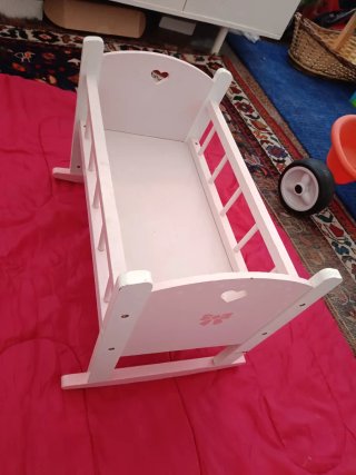 Cuna de juguete rosa