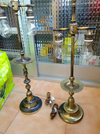 Lámparas de pie de latón estilo vintage