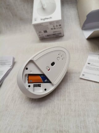 Logitech Lift Mac Ratón Inalámbrico Ergonómico Bla