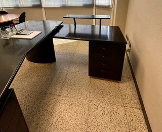 Mesa de oficina negra