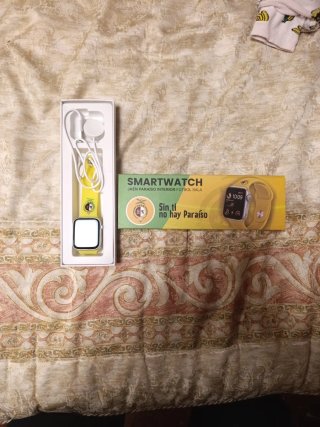 Smartwatch Amarillo con Cargador