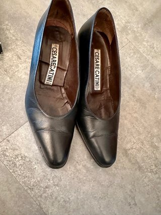 Zapatos de salón Cesare Catini negros