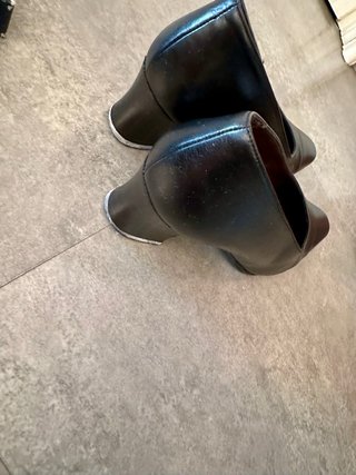 Zapatos de salón Cesare Catini negros