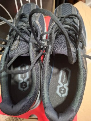 Zapatillas Under Armour Negras y Grises