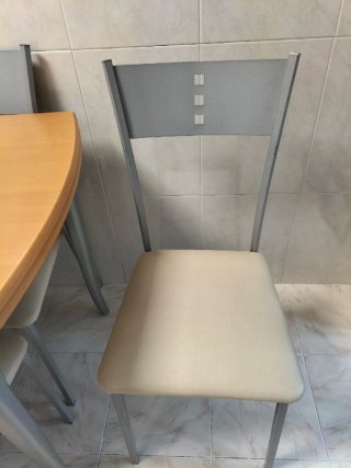 Mesa de cocina y 4 sillas