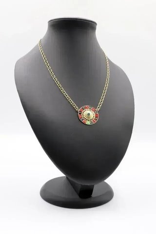 Collar con colgante de ruleta de casino