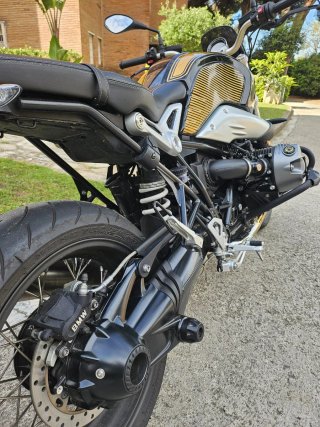 BMW R Nine T Option 719 Negra y Dorada